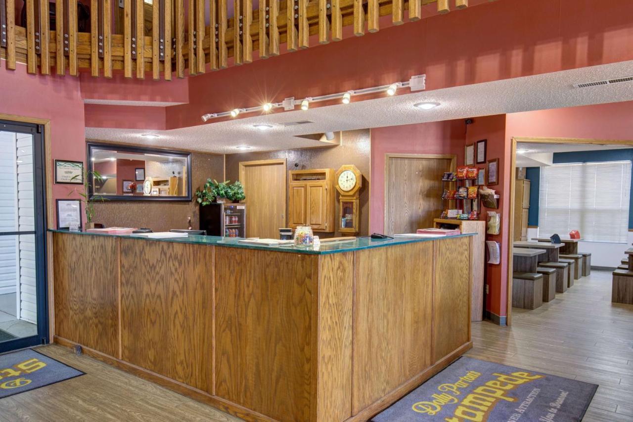 Howard Johnson By Wyndham Branson Theatre District Exterior photo
